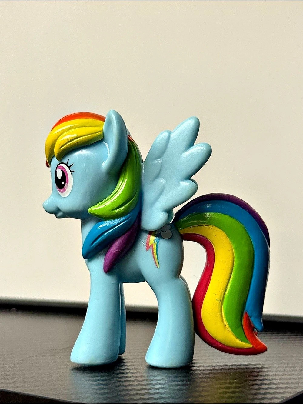Hasbro My Little Pony Friendship is Magic Rainbow Dash Blind Bag Mini Figure